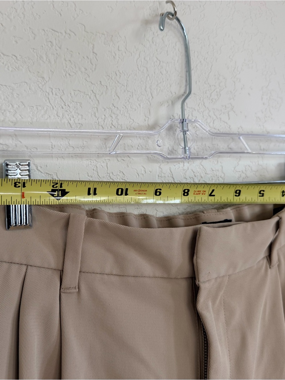 Gap High-Rise Pleated Women's Shorts in Beige - Picture 6 of 8